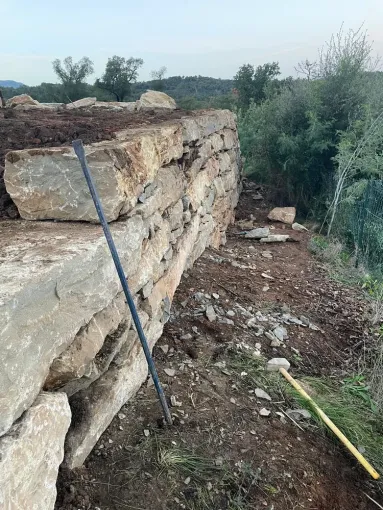 Aperçu de l'avancement de l'enrochement à Cogolin, Golfe de Saint-Tropez, RCVA BTP