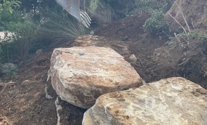 Aperçu de l'avancement de l'enrochement à Cogolin, Golfe de Saint-Tropez, RCVA BTP